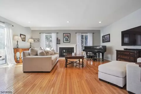 77 Derby Ct, Madison, NJ 07940