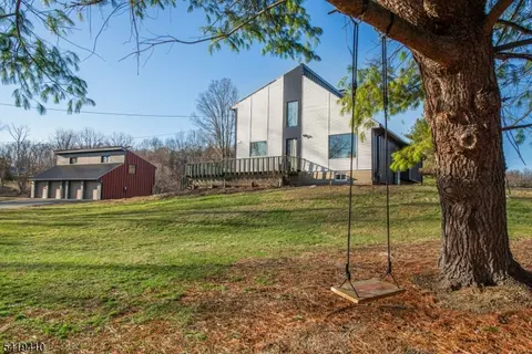17 Mulford Rd, Lafayette, NJ 07848