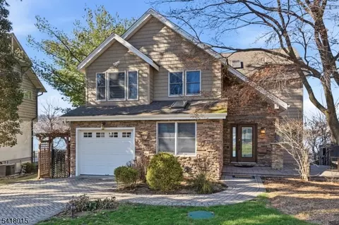 9 Balsam Pkwy, Sparta, NJ 07871