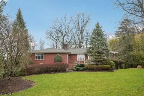 27 Oak Pl, Caldwell, NJ 07006