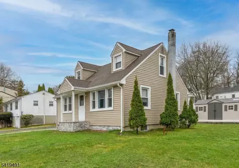 34 Lakeview Ave, Butler, NJ 07405