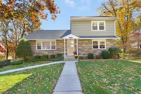 13 Paderewski Rd, Oak Ridge, NJ 07438