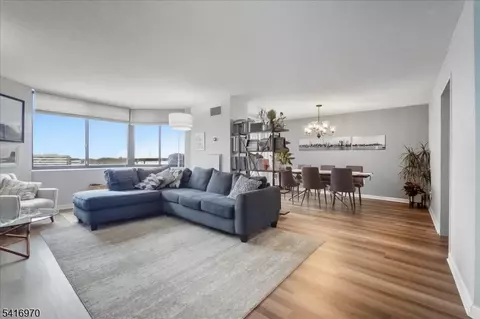 730 Harmon Cove Tower, Secaucus, NJ 07094