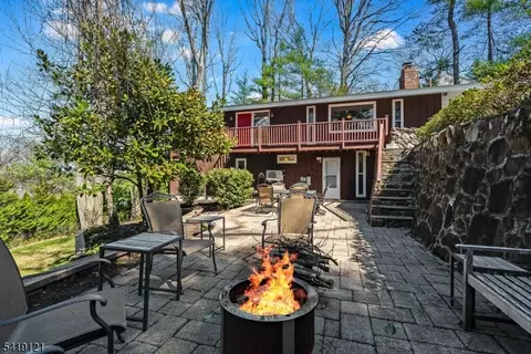 1044 Summit Ln, Mountainside, NJ 07092