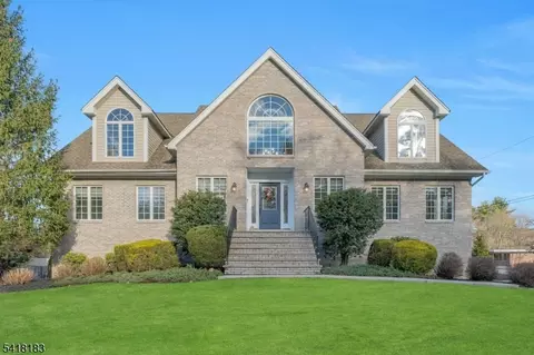 1 Laurel Ct, Oakland, NJ 07436