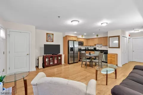 5 Maple Ave #102, Union Twp, NJ 07088 photo 3