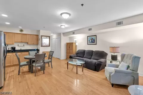 5 Maple Ave #102, Union Twp, NJ 07088 photo 2