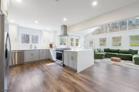 224 Gates Ave, Gillette, NJ 07933