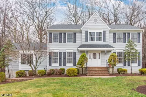 4 Summit Ln, Succasunna, NJ 07876