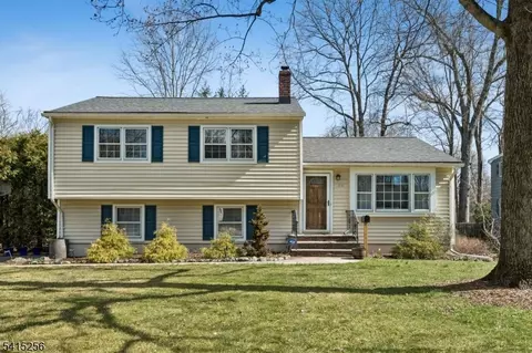 76 Magnolia Dr, New Providence, NJ 07974