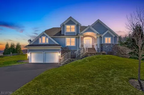 4 Coventry Rd, Hamburg, NJ 07419