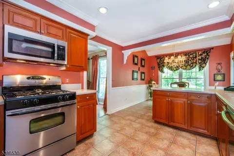 8 Tomahawk Dr, Wayne, NJ 07470 photo 7