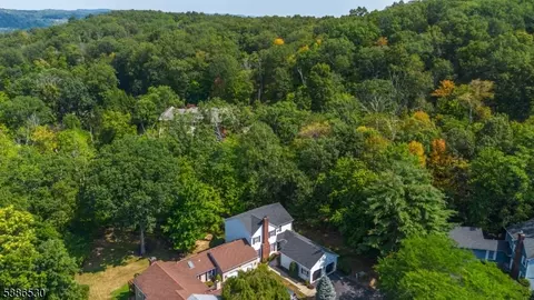8 Tomahawk Dr, Wayne, NJ 07470 photo 34