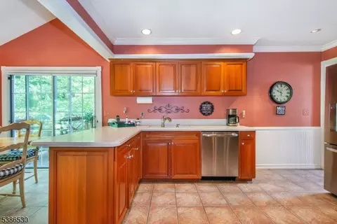 8 Tomahawk Dr, Wayne, NJ 07470 photo 8