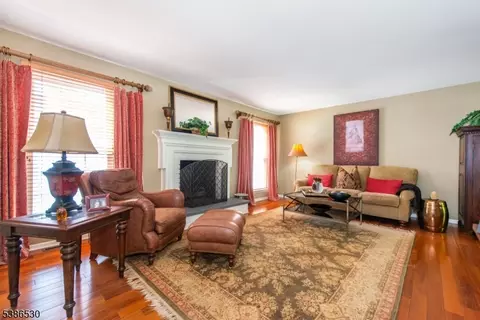 8 Tomahawk Dr, Wayne, NJ 07470 photo 3