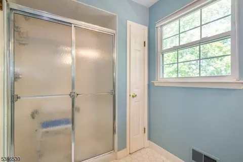 8 Tomahawk Dr, Wayne, NJ 07470 photo 23