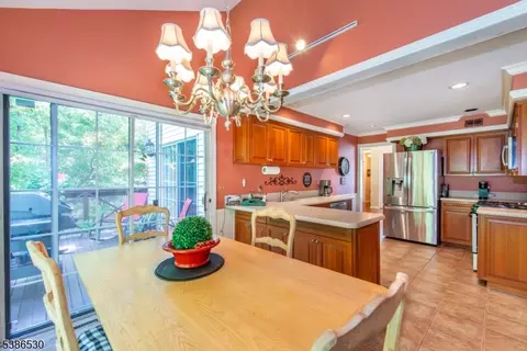 8 Tomahawk Dr, Wayne, NJ 07470 photo 12