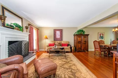 8 Tomahawk Dr, Wayne, NJ 07470 photo 4