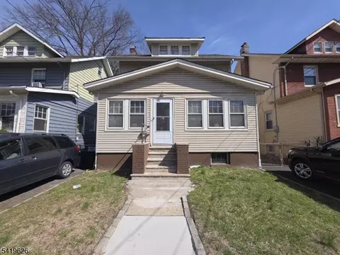 10 Lafayette Pl, Irvington, NJ 07111
