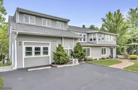 128 Main St, Lebanon, NJ 08833