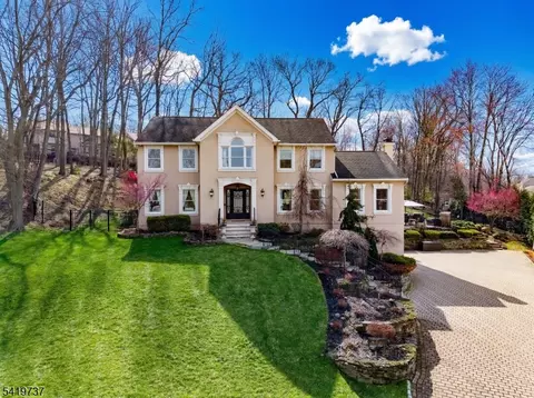 4 Michele Ct, Wayne, NJ 07470