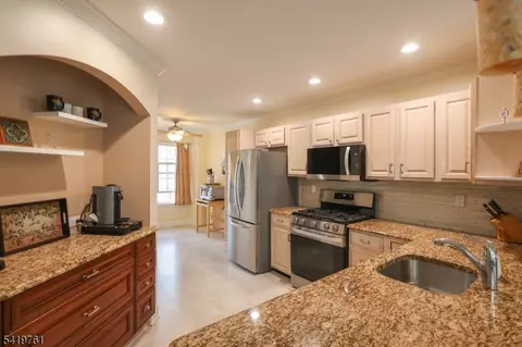 20 Forsgate Ter, Annandale, NJ 08801