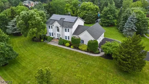 122 Sleepy Hollow Ln, Belle Mead, NJ 08502