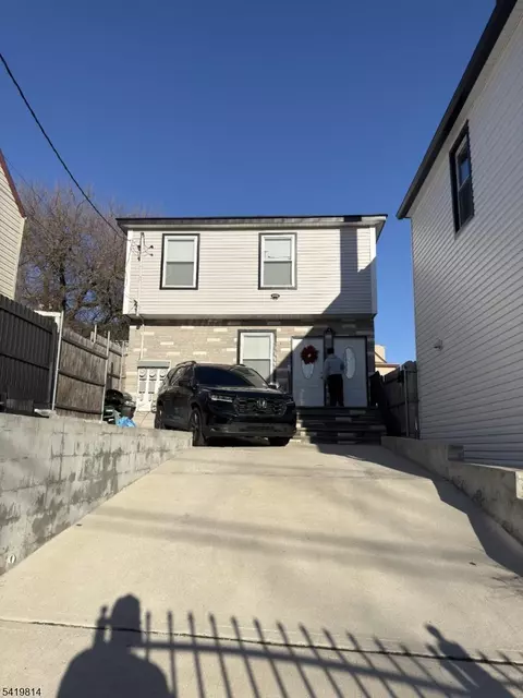 19 Dover St, Paterson, NJ 07501