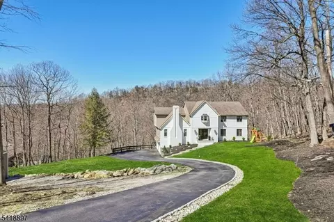 172 Miller Rd, Kinnelon, NJ 07405