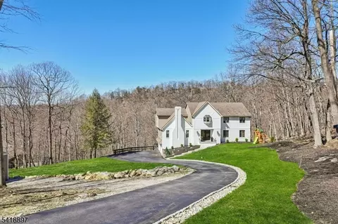172 Miller Rd, Kinnelon, NJ 07405
