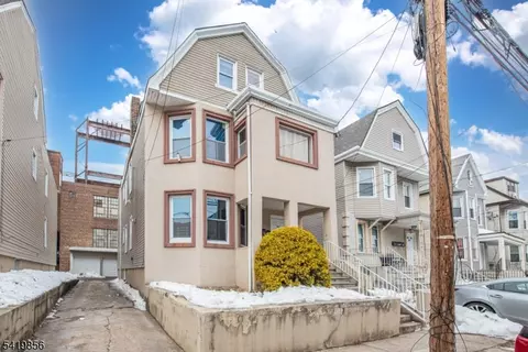 303 S 11th St, Newark, NJ 07103