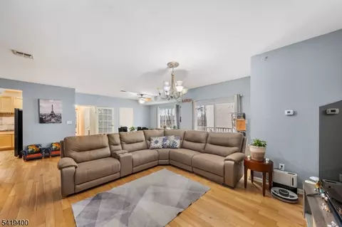 349-353 W Grand St #206, Elizabeth, NJ 07202