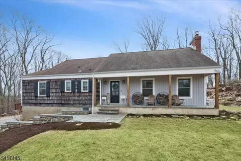 13 Forest View Dr, Long Valley, NJ 07853