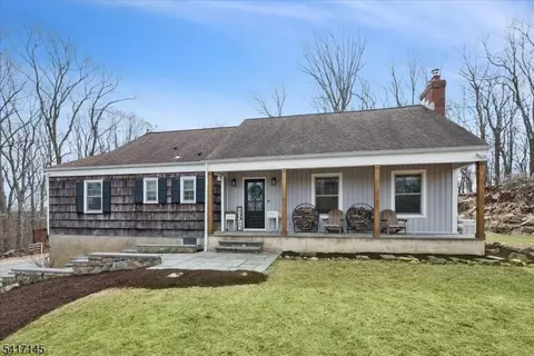 13 Forest View Dr, Long Valley, NJ 07853