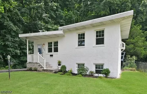 221 Lakeview Dr, Ridgewood, NJ 07450