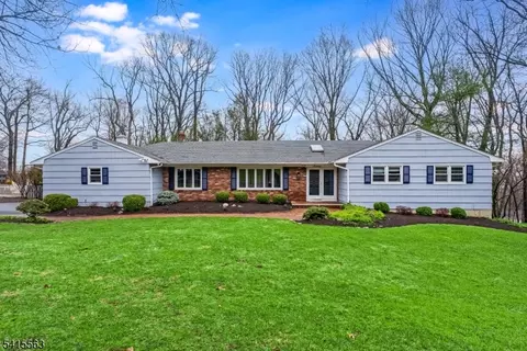 11 Wood Dr, Morris Plains, NJ 07950