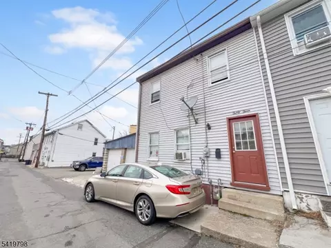 33 Cedar Aly, Phillipsburg, NJ 08865