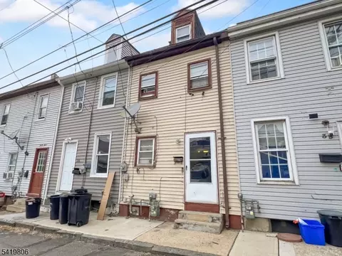 37 Cedar Aly, Phillipsburg, NJ 08865