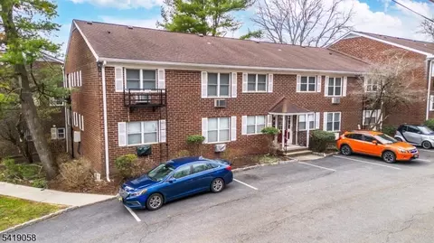 100 Pierson Miller Dr #9, Pompton Lakes, NJ 07442