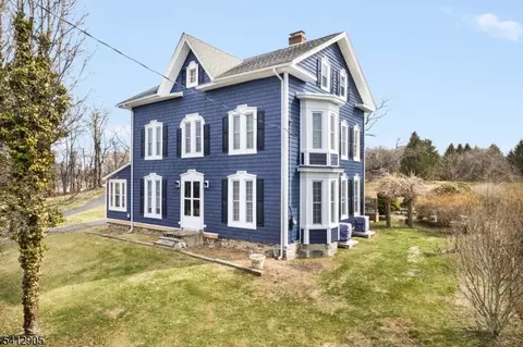 23 Knowlton Rd, Columbia, NJ 07832