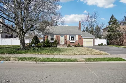 41 Taggart Way, Saddle Brook, NJ 07663