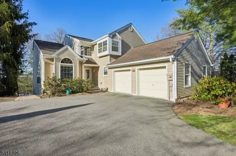 15 Ryan Ln, Lincoln Park, NJ 07035