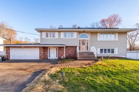 127 Horseneck Rd, Fairfield, NJ 07004
