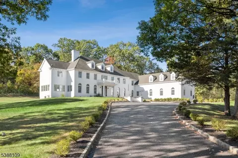 2 Wright Ln, Far Hills, NJ 07931