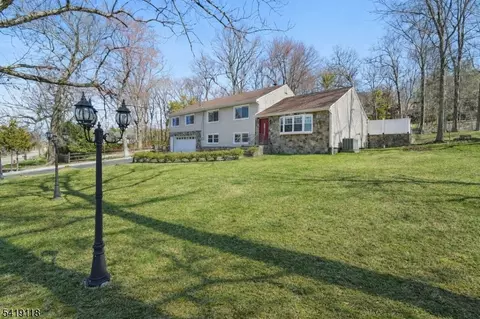 320 Beaufort Ave, Livingston, NJ 07039