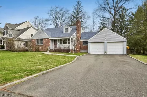Exterior - 248 Appletree Ln, Mountainside, NJ 07092 photo 2 of 7