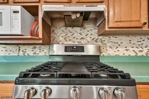Kitchen - 248 Appletree Ln, Mountainside, NJ 07092 photo 3 of 4