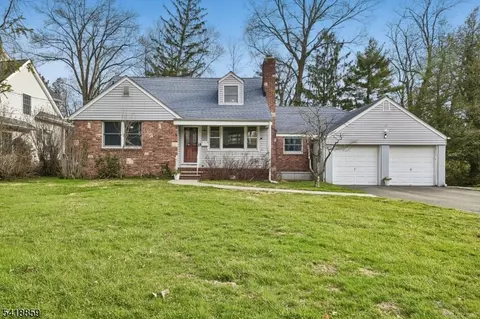248 Appletree Ln, Mountainside, NJ 07092
