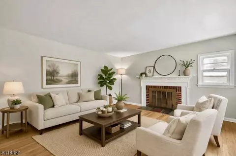 Living - 248 Appletree Ln, Mountainside, NJ 07092 photo 2 of 4
