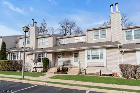137 Sunnyvale Ct, Somerset, NJ 08873